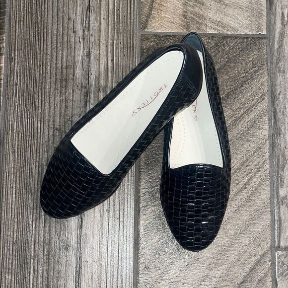 Trotters Black Woven Leather Flats - Picture 3 of 5